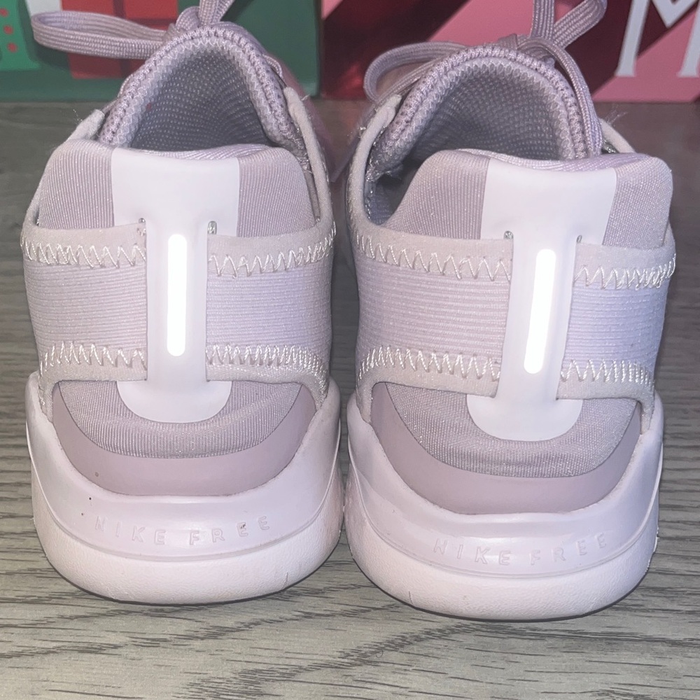 Nike Women's Free Lilac/Mauve Sneakers - Picture 2 of 9